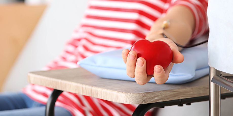 Blutspende Herz in der Hand