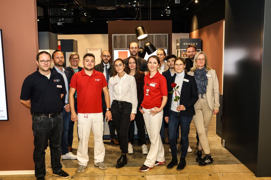 Gruppenfoto zur Eröffnung der Pop-up-Blutspende